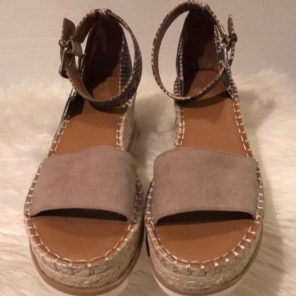 Universal Thread Python Print Platform Sandals/Nwt
